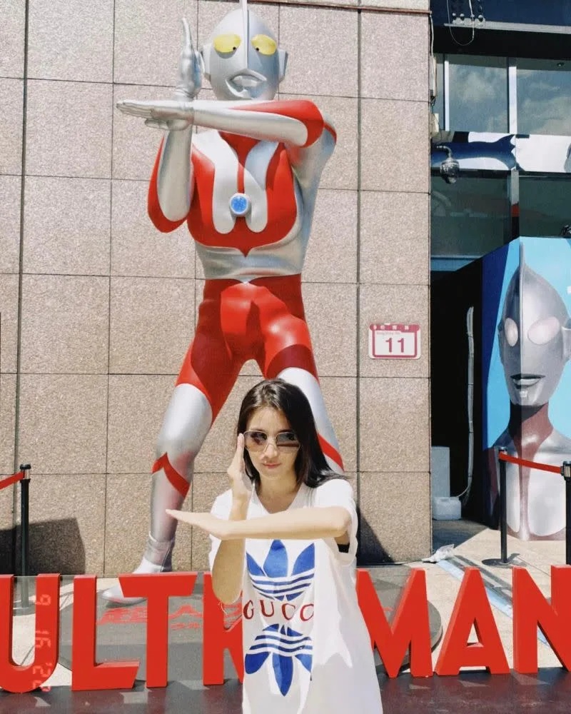 4 蔡瑞雪模仿奧特曼的招牌姿勢相當俏皮。.jpg