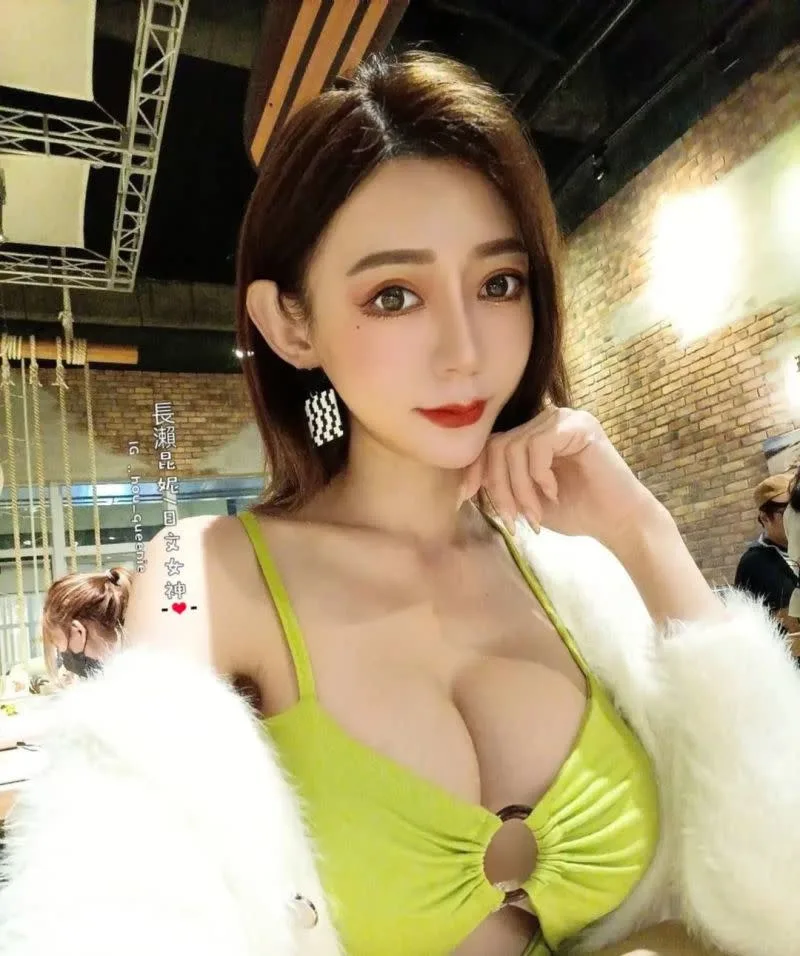 5 長瀨昆妮擁有精緻臉蛋、F級火辣身材。.png