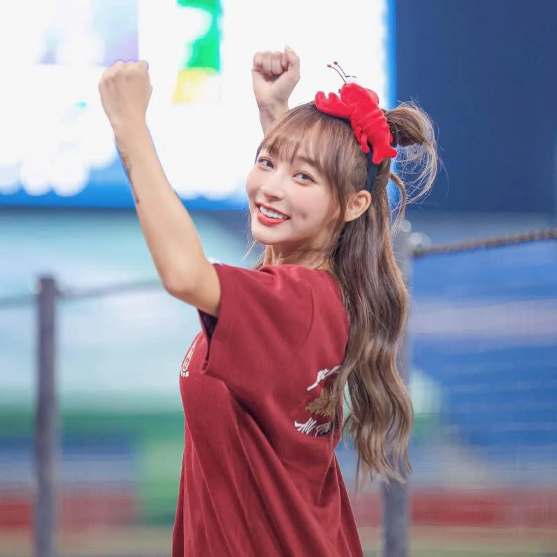 2 林襄靠著打工賺錢，22歲就存到第一桶金，但爆紅的代價跟著找上門。.png.png