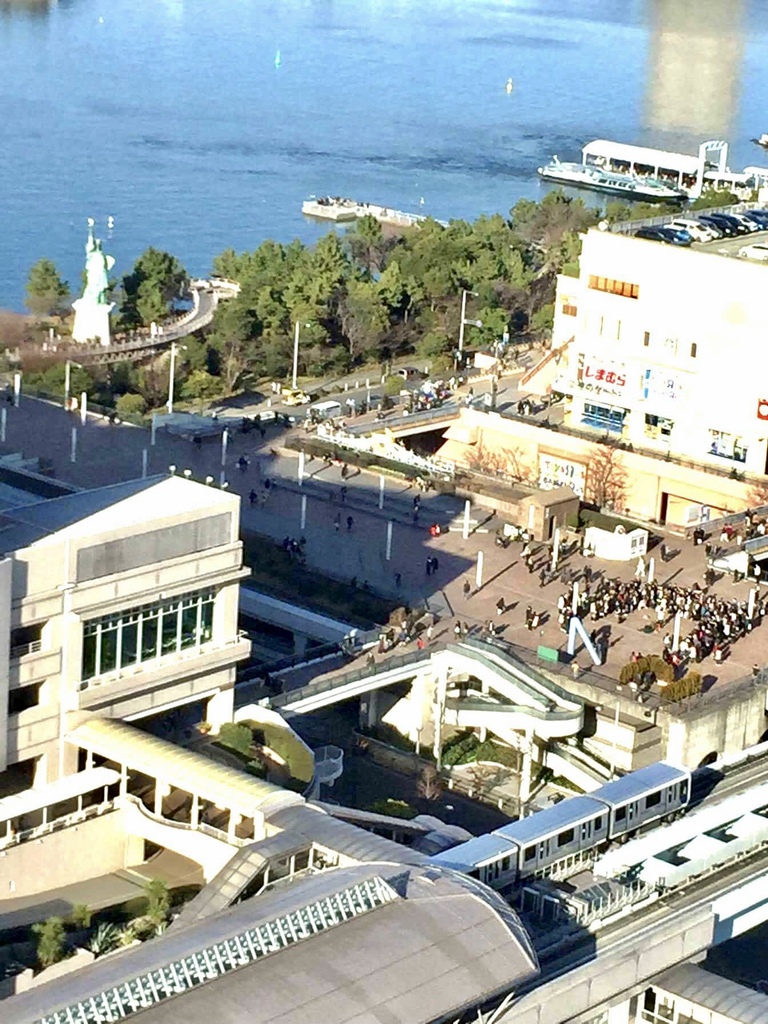 遠景是台埸碼頭