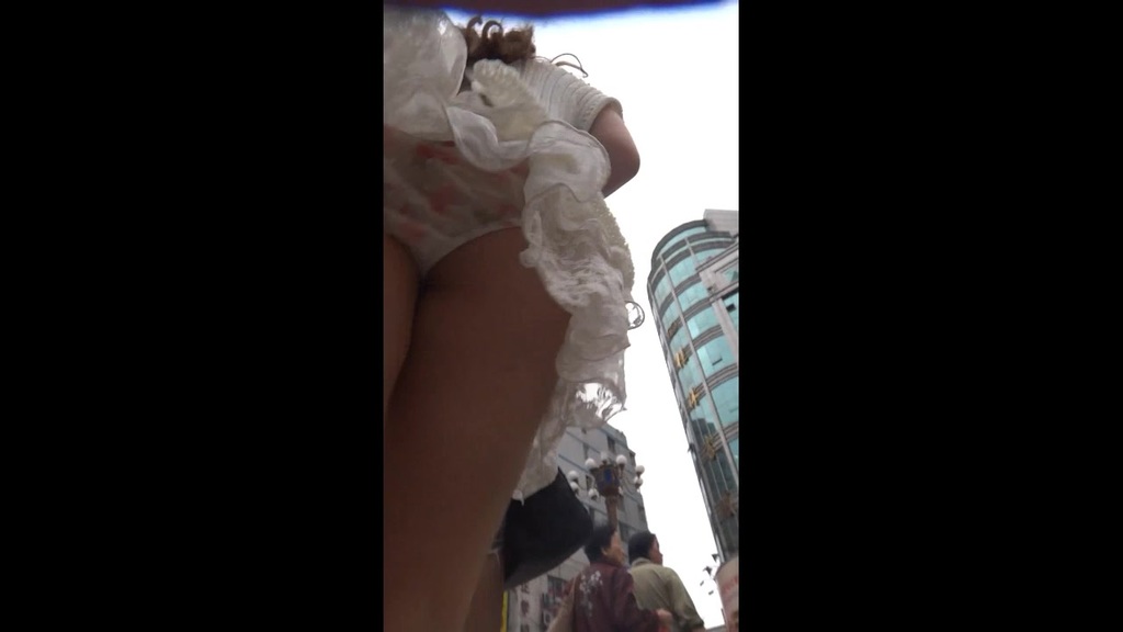 陪女伴逛服裝店的花蕾絲透明內褲風騷美女 30.jpg