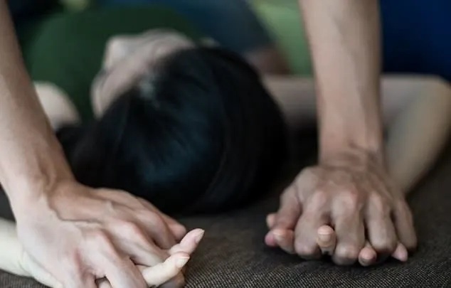 2  一名女網友透露，她老公38歲了，每次兩人發生性行為時，在3到5分鐘內就會結束，即使想再做第二次也沒辦法，讓她感到非常苦惱。.jpg.jpg