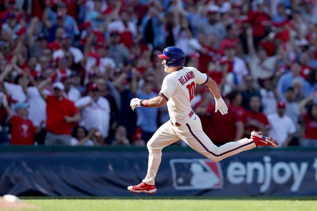 15phi-atl-realmuto-hr-mobileMasterAt3x.jpg