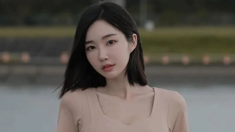 1  台師大校花黃上晏分享棚拍影片，暴力身材全都露。.jpg