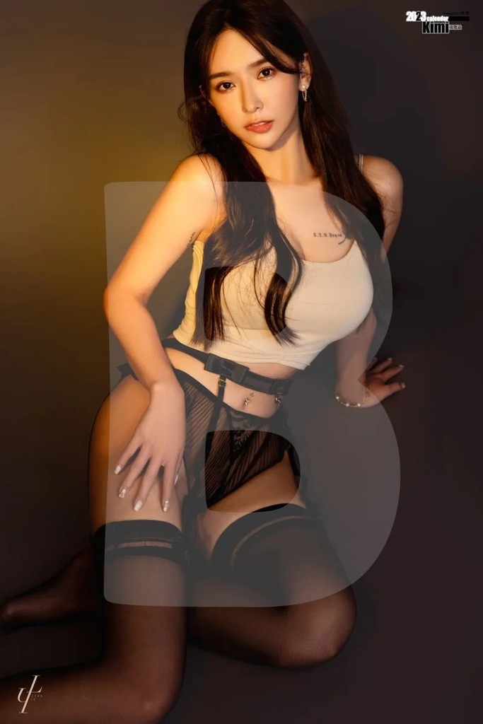 6  雅涵的桌曆附贈4張明信片，身材相當火辣。.jpg