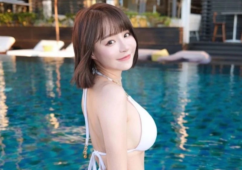 1  ▲27歲女星元元（吳婕安）昨（5）日剛過生日，今（6）日在限時PO出和琳妲一起拍攝的比基尼泡湯美照，讓粉絲眼睛大吃冰淇淋。.jpg.jpg