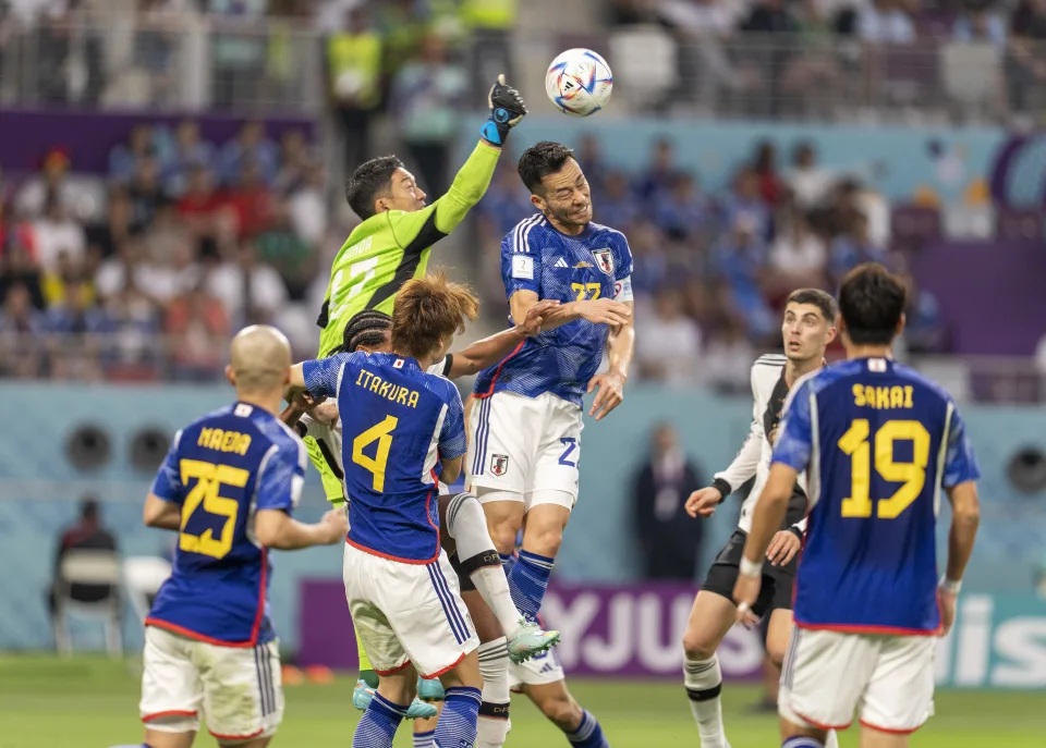 世界盃E組日本爆冷2vs1反勝德國.jpg