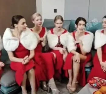 3 伴娘們在婚禮現場也表現得非常開心。.jpg