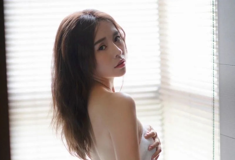 1 樂天啦啦隊甜心張語芯發行同名寫真。.jpg