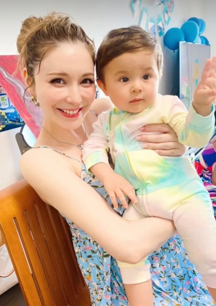 3  藤井Lena的兩歲囝囝擁有混血靚樣。.jpg