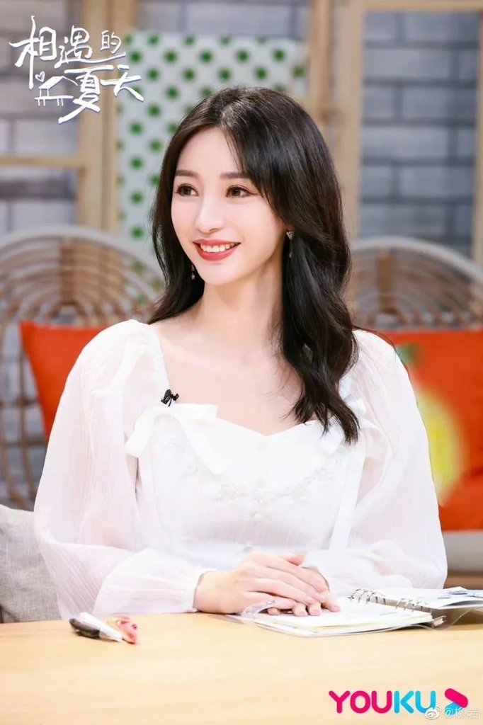 4  柳岩被問私密問題，態度大方。.jpg