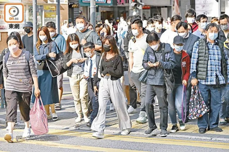當局指口罩令會是放寬防疫措施的﹁最後幾個」步驟。.jpg
