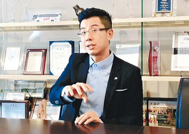 縱橫遊執行董事袁振寧.jpg