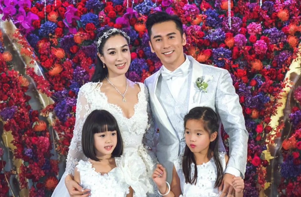 1 鍾麗緹與年輕十一年的張倫碩共諧連理，並將與前夫所生女兒改姓張。.jpg.jpg