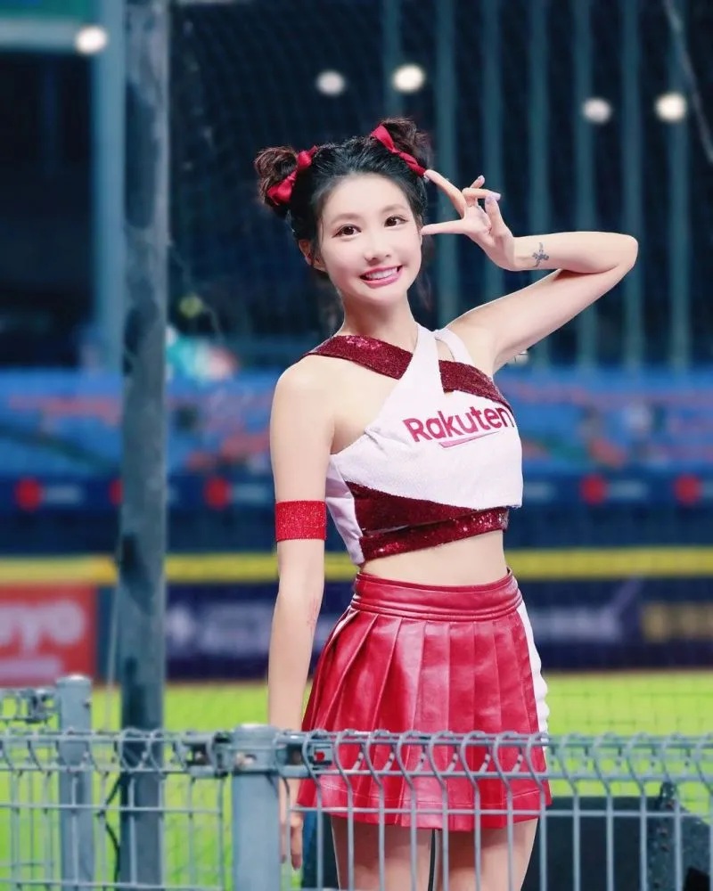 2 中職樂天桃猿啦啦隊「樂天女孩（Rakuten Girls）」副隊長筠熹。（圖／翻攝自筠熹IG）.jpg.jpg