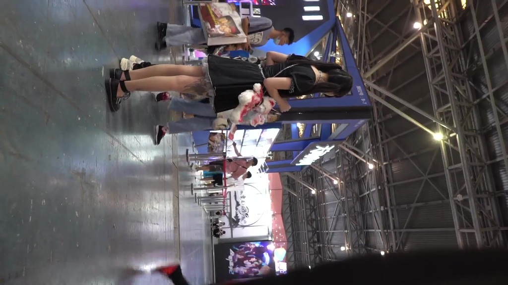 私房站售价102元热作❤️【YZWCD】YH07动漫展双马尾无内女仆小姐姐！超骚丝袜纹身腿 027.jpg.jpg