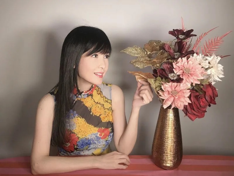 1 周慧敏穿上30年前旗袍。.jpg