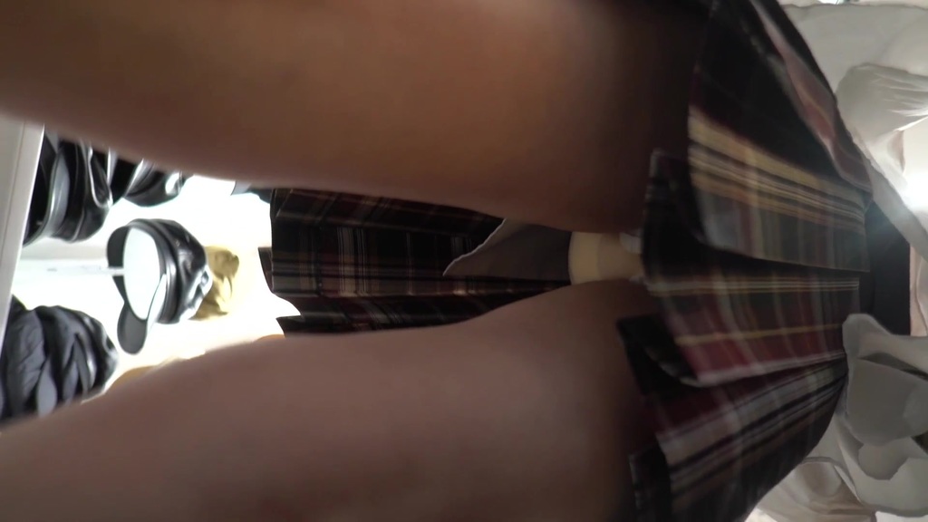 分享私房129大洋热销作品❤动漫展CD不少美女裙底风光极品没穿内裤的cos假面骑士的小姐姐逼毛刮得很干净 140.jpg.jpg