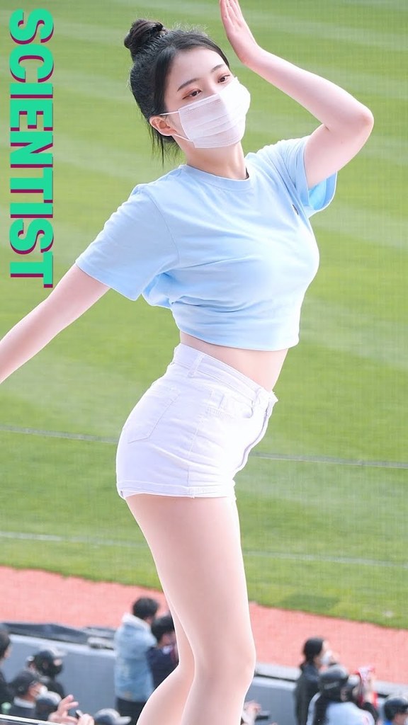 Woo Sinhee Cheerleader A.jpg