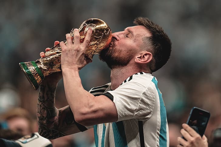 lionel-messi-fifa-world-cup-2022-football-trophy-argentina-hd-wallpaper-preview.jpg