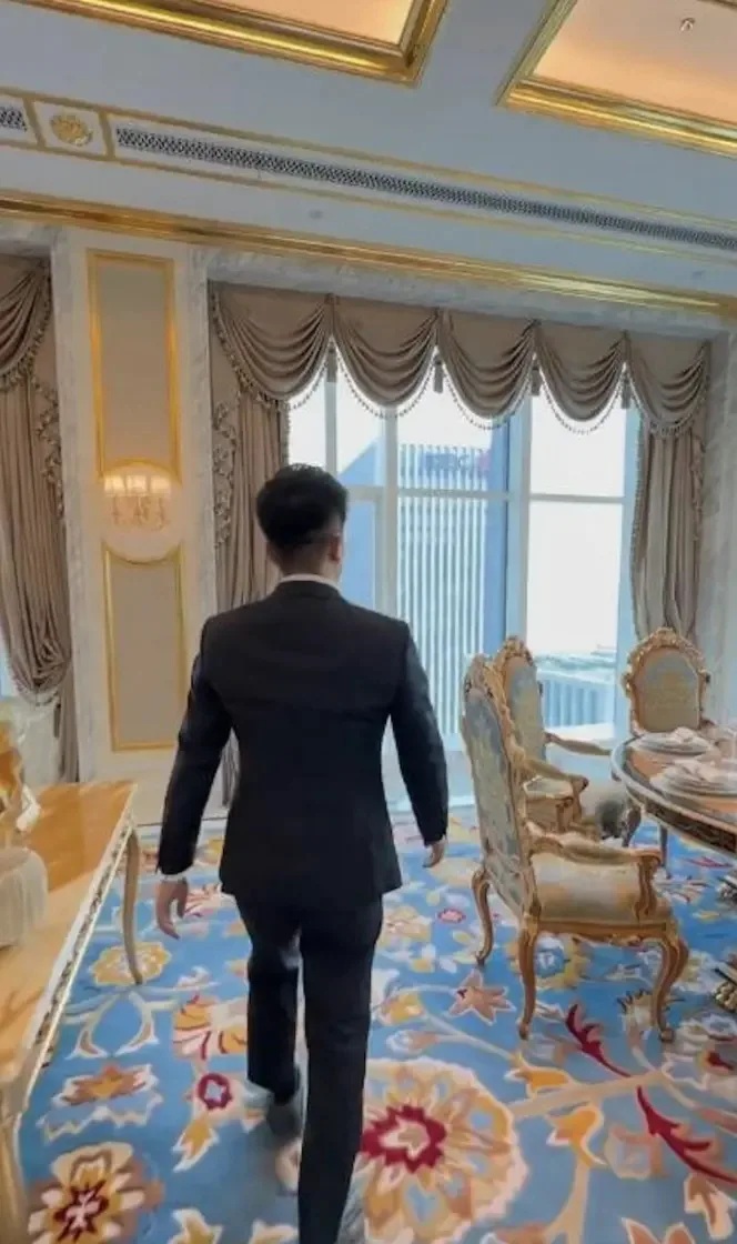 3 網友在社群上發布影片，自稱是參觀成龍豪宅。.jpg