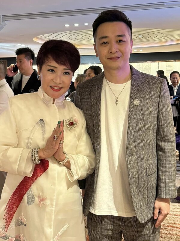 2 狄波拉原來最愛《中年好聲音2》亞軍譚輝智.jpg