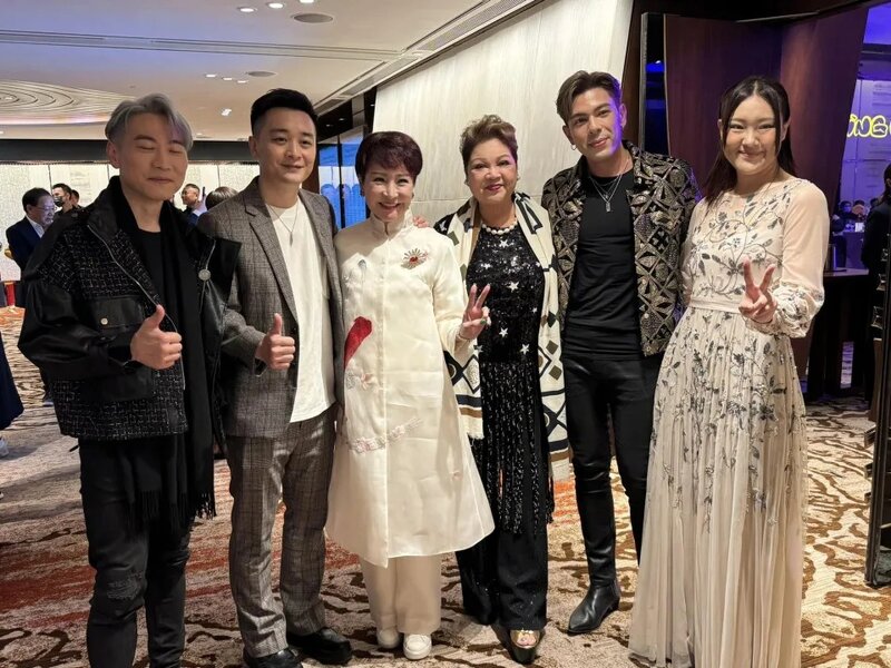 1  日前經理人陳淑芬搞生日及答謝晚宴，狄波拉、肥媽、《中2》人馬都有現身。.jpg