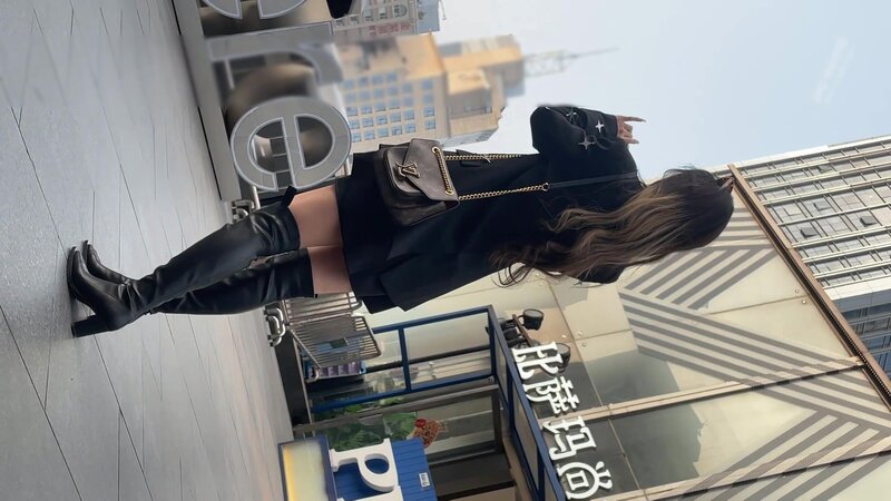 大神街头偷拍❤️美女裙底风光UR级！极品气质长筒靴女神超长时间CD 022.jpg