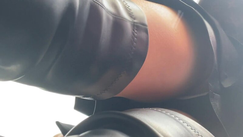 大神街头偷拍❤️美女裙底风光UR级！极品气质长筒靴女神超长时间CD 094.jpg