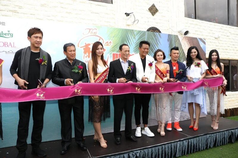 4 泰菜館開業時搵到陳惠敏做嘉賓剪綵.jpg