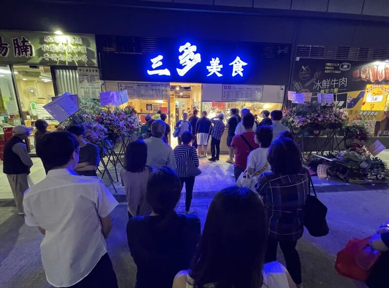 4   沙田石門早已有不少地舖食肆結業，然而設有堂食的「三多」大排長龍，反映市場需求轉變.jpg