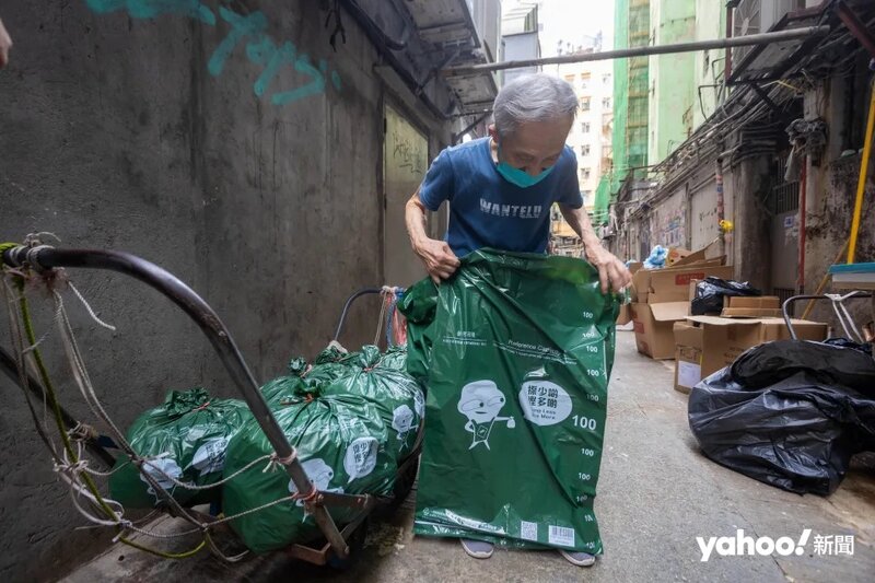 2 陸先生認為，100公升的垃圾袋質地夠韌，但每個11元太貴。.jpg