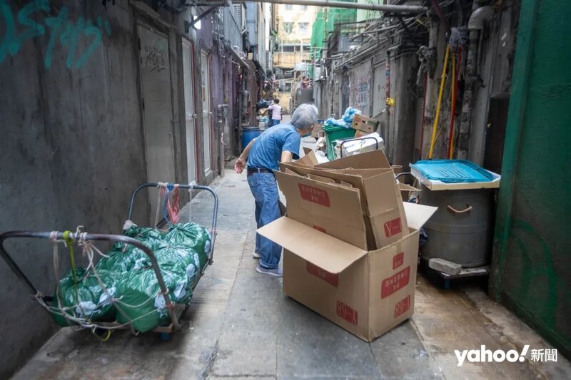7   Michael指，拾荒者一般會在後巷暫時存放紙皮，憂慮會被視為非法棄置垃圾，或者成.jpg