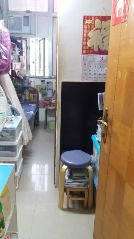 3 莫女士與先生住在約100尺的板間房。.jpg