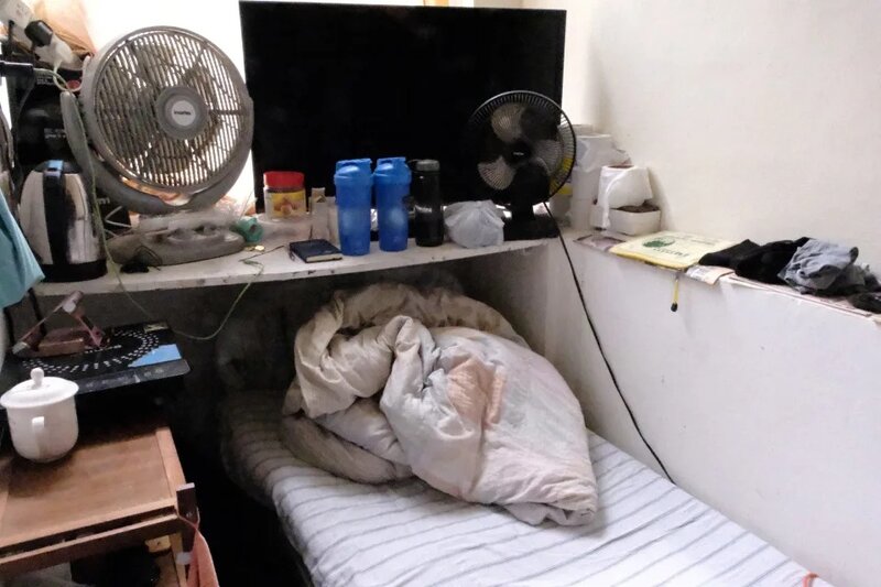 2 板間房空間狹窄，面積不足40尺，只能放下一張床和一個置物架。.jpg