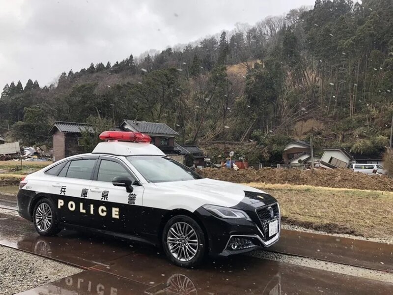 日本兵庫一對※※※派出所內偷情 兩人被罰扣薪一個月.jpg