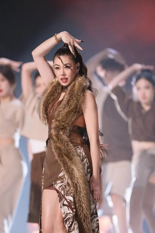 3 嘻哈潮流女神DizzyDizzo蔡詩芸《浪姐5》挑戰演出新領域，一公舞台唱跳舞曲〈熱冬〉.jpg