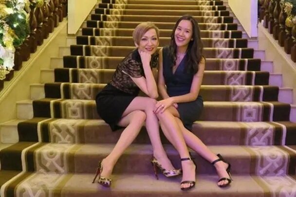 5 余安安與大女李文琪.jpg