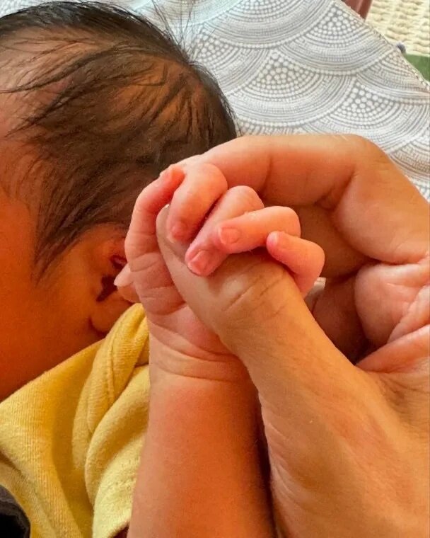 6 余安安大晒「拖手」相.jpg