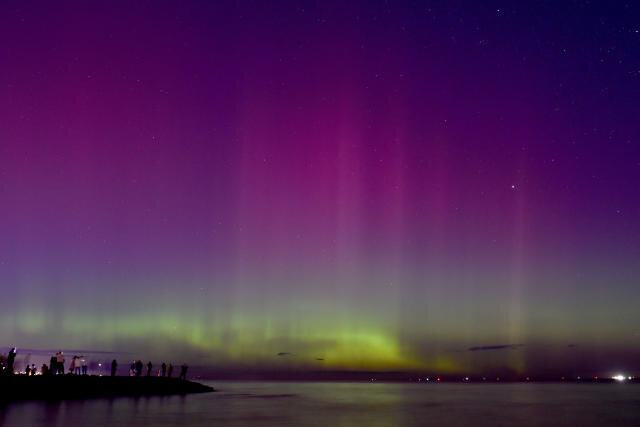 2024年5月11日 在澳洲  墨爾本  菲利普港灣 看到由太陽閃焰風暴引起的南極光。.jpg