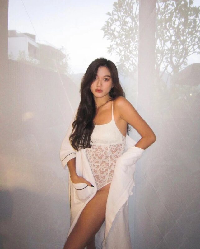 4 「VIVA」九頭身美女李晞彤（Carina）.jpg