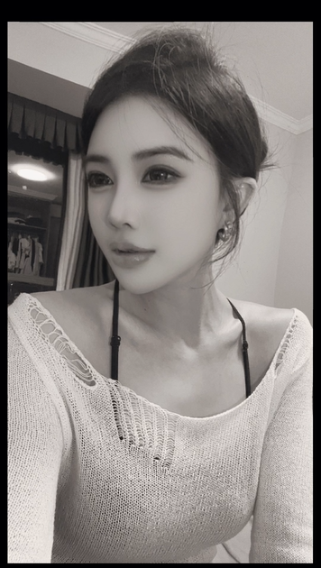 條女朋友圈偷的