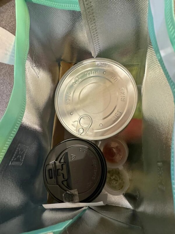 2  有網民就在Facebook的「香港茶餐廳及美食關注組」群組中分享了一種新奇有趣的外賣.jpg