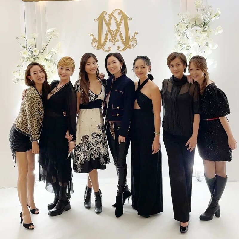 5 七姊妹（由左：梁靖琪、湯盈盈、周家蔚、佘詩曼、鍾麗淇、文頌嫻、及姚樂怡）.jpg