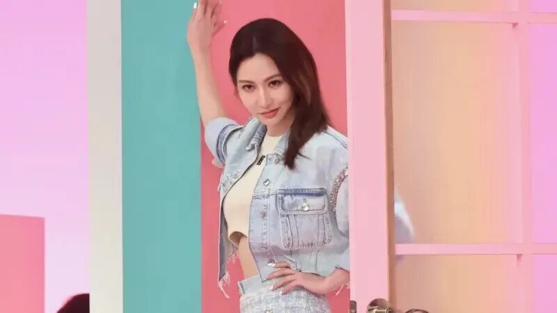 1  戲劇女神曾莞婷自爆曾被劈腿5次，某任男友還曾跪地求她原諒，但她一律快刀斬亂麻，.jpg