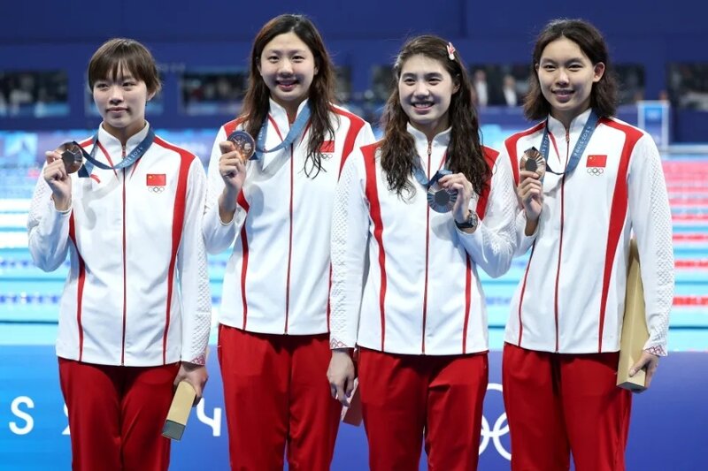 2 （左起）程玉潔、吳卿風、張雨霏、楊浚瑄，獲女子4X100米自由泳接力銅牌。.jpg