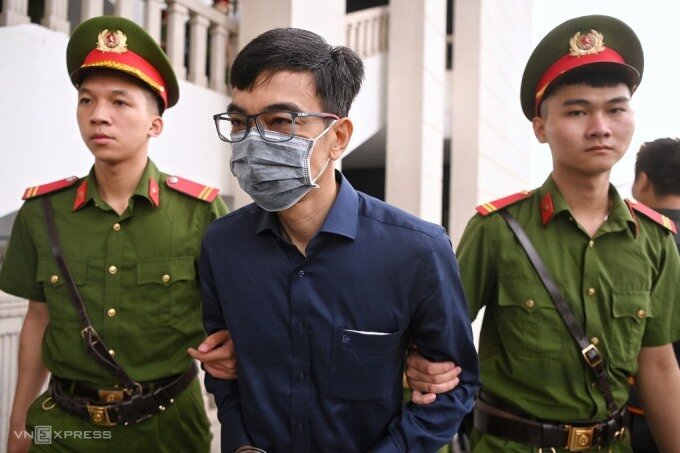 Former deputy CEO of Ho Chi Minh City Stock Exchange,    Le Hai Tra.jpg