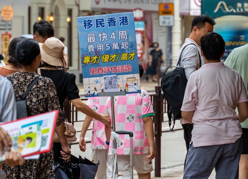 2 港府推出各類輸入人才計劃，五花八門，抵港人數已達十四萬人。.jpg