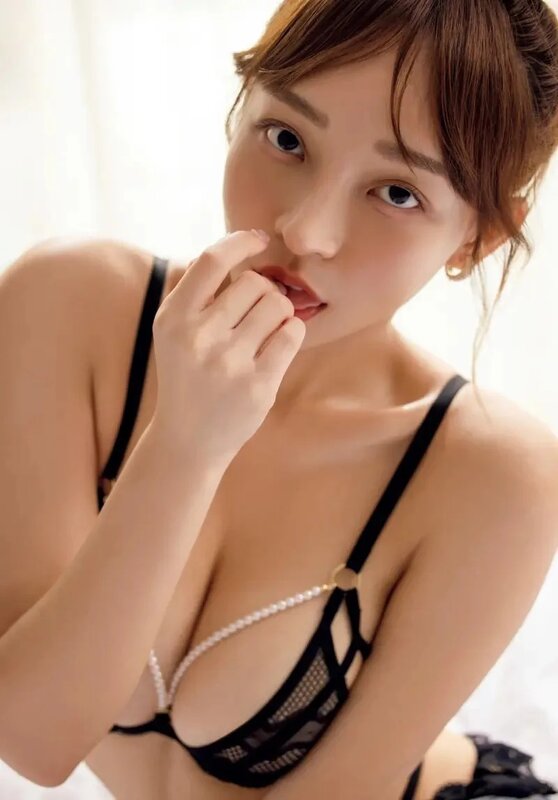 2 啦啦隊女神林襄日前在日本推出首本寫真集《薫-Kaoru-》，因銷售一空進行三度再版。.jpg