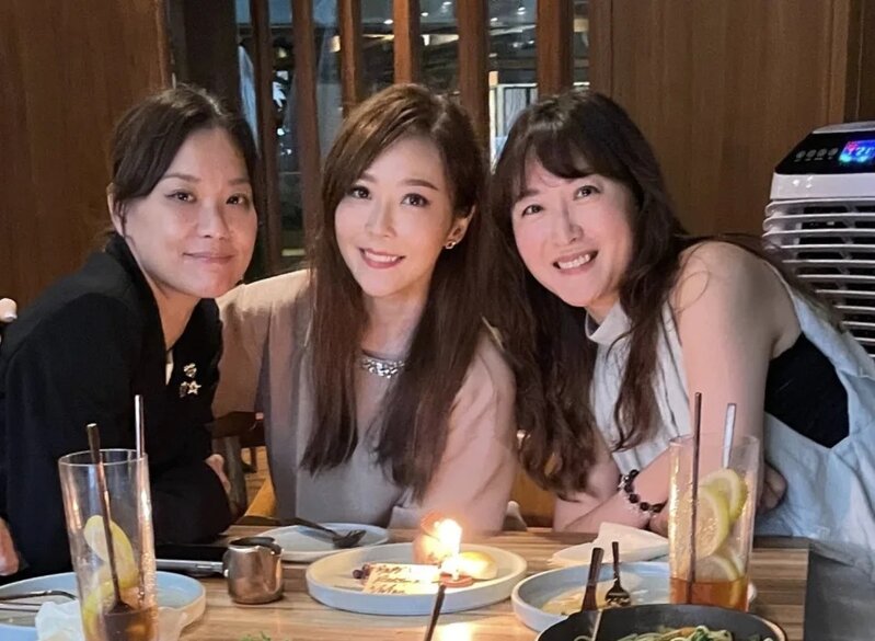2 余思敏同曾經同屬有線娛樂主播嘅劉明軒Vivian（中）及鄭文（右）食飯，為Vivian慶祝生日.jpg